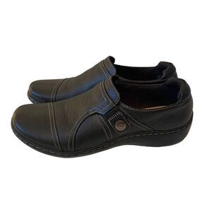 Clark’s Black Leather Slip-on Shoes in Ladies Size 7.5M